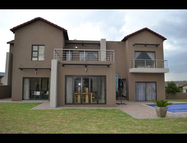 4 BEDROOM PROPERTY TO RENT IN COPPERLEAF ESTATE